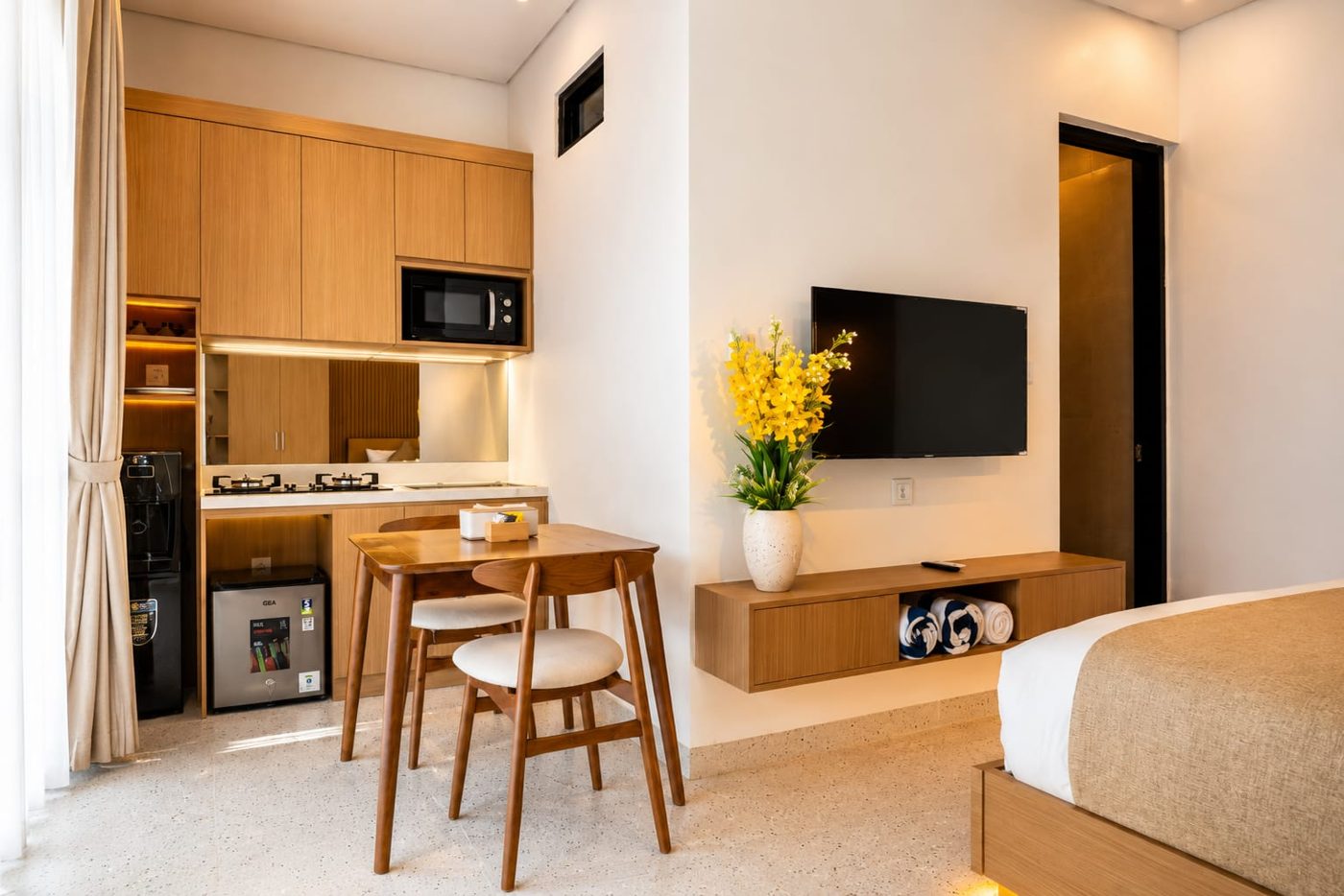 Entry-Level Studio Apartments — interior view 3